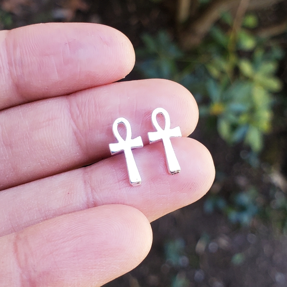NWOT Silver Ankh Cross Stud Earrings - Picture 11 of 13